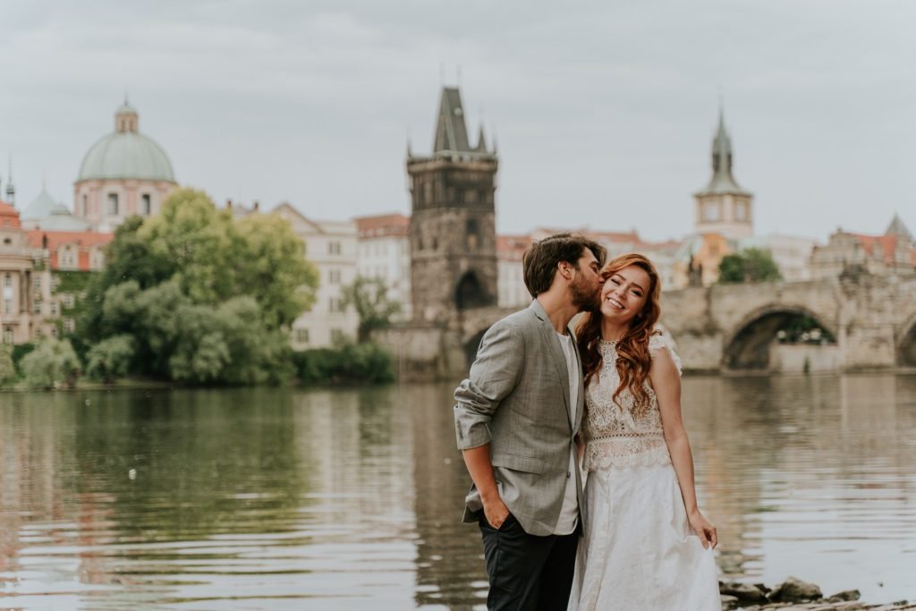 Vacation, photoshoot in Prague, couple photosession, Photographer in Prague, couple hugging, couple poses, engagement in Prague
