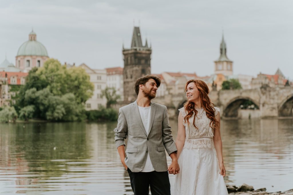 Vacation, photoshoot in Prague, couple photosession, Photographer in Prague, couple hugging, couple poses, engagement in Prague