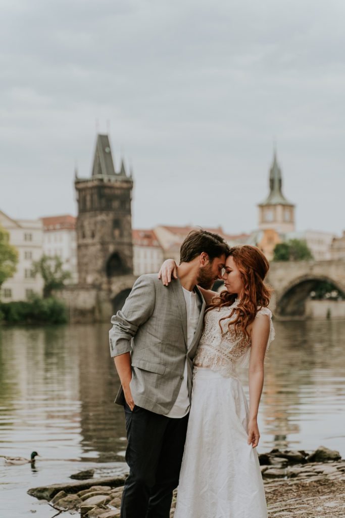 Vacation, photoshoot in Prague, couple photosession, Photographer in Prague, couple hugging, couple poses, engagement in Prague