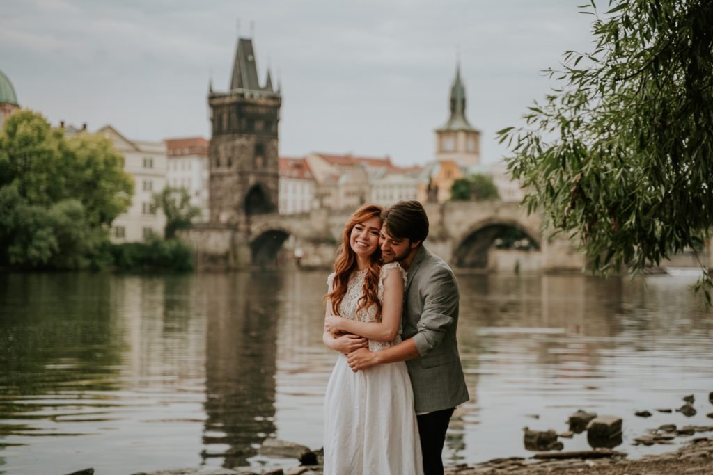 Vacation, photoshoot in Prague, couple photosession, Photographer in Prague, couple hugging, couple poses, engagement in Prague