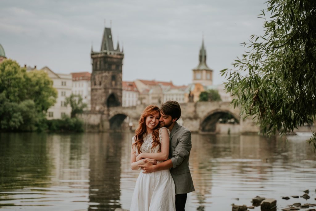 Vacation, photoshoot in Prague, couple photosession, Photographer in Prague, couple hugging, couple poses, engagement in Prague
