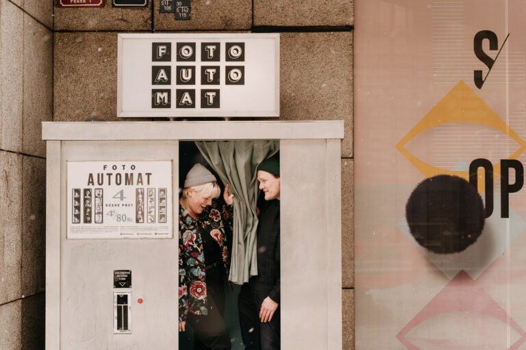 Becci & Nick: Couple Photoshoot at Náplavka, Prague