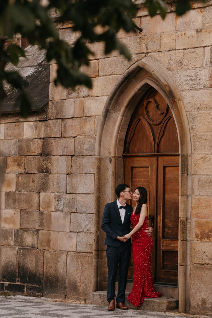Prewedding photoshoot in prague, engagement photosession, prague photographer, czech photographer, couple photoshoot, old town square, charles bridge