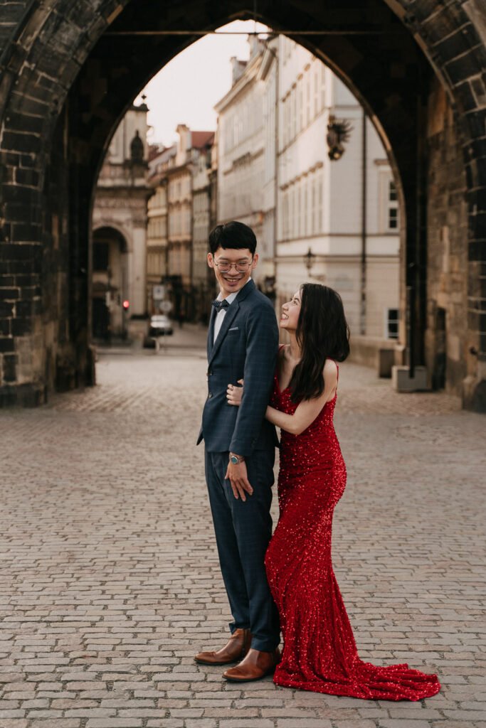 Prewedding photoshoot in prague, engagement photosession, prague photographer, czech photographer, couple photoshoot, old town square, charles bridge