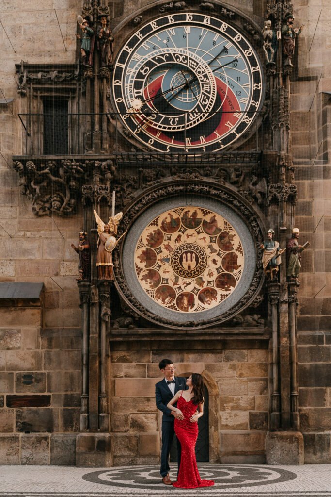 Prewedding photoshoot in prague, engagement photosession, prague photographer, czech photographer, couple photoshoot, old town square, charles bridge