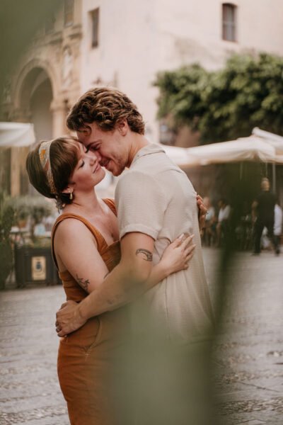 cefalu couple photoshoot, prewedding photographer sicily, honeymoon photographer sicily, engagement photoshoot sicily, beach couple photo ideas