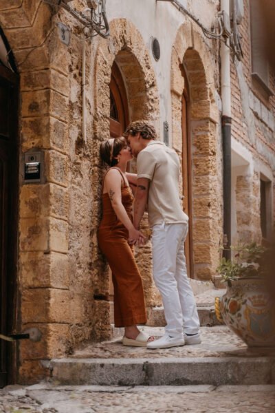 cefalu couple photoshoot, prewedding photographer sicily, honeymoon photographer sicily, engagement photoshoot sicily, beach couple photo ideas