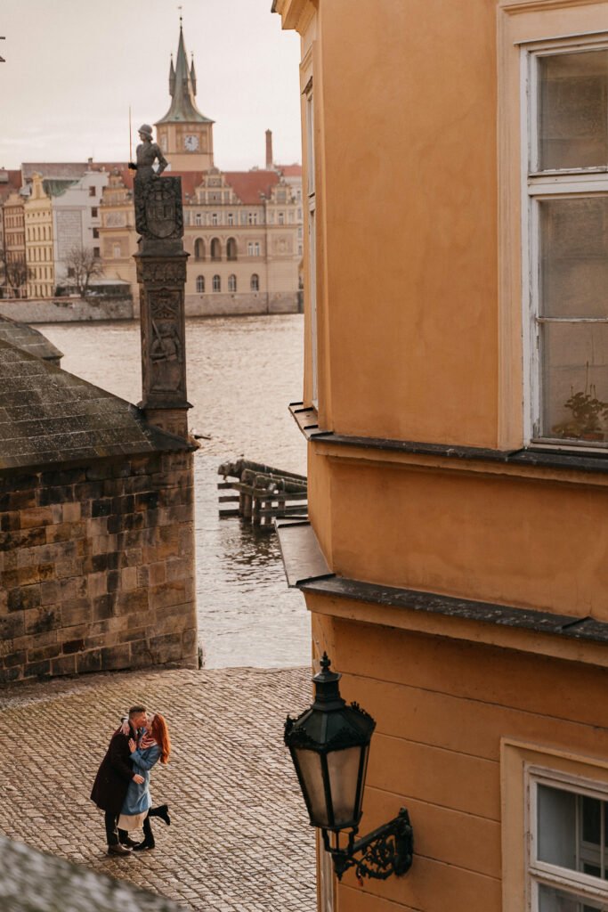 couple photoshoot in prague, winter photoshoot prague, prague photographer, elopement prague