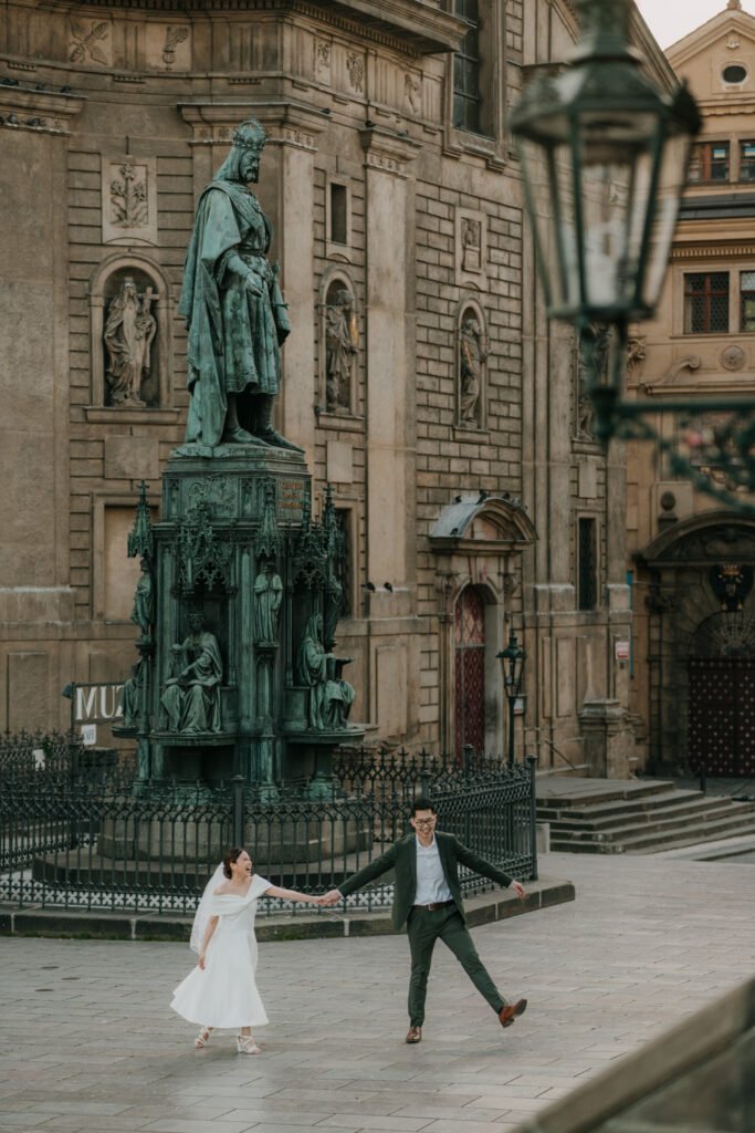 prewedding photosession in Prague, Prague photographer, destination photographer europe, engagement photographe rin prague, avvagraphy