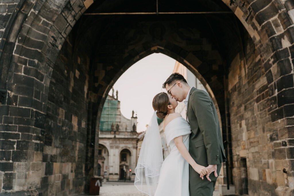 prewedding photosession in Prague, Prague photographer, destination photographer europe, engagement photographe rin prague, avvagraphy