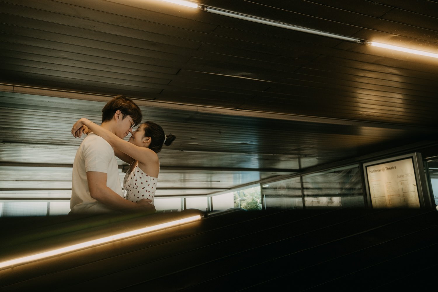 prague photographer, couple photosession at national theatre, best photographer in Prague, photoshoot at naplavka