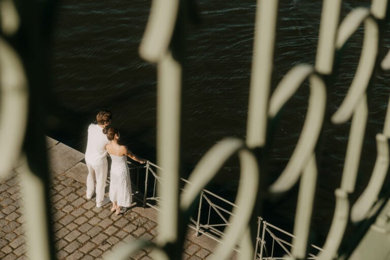 prague photographer, couple photosession at national theatre, best photographer in Prague, photoshoot at naplavka